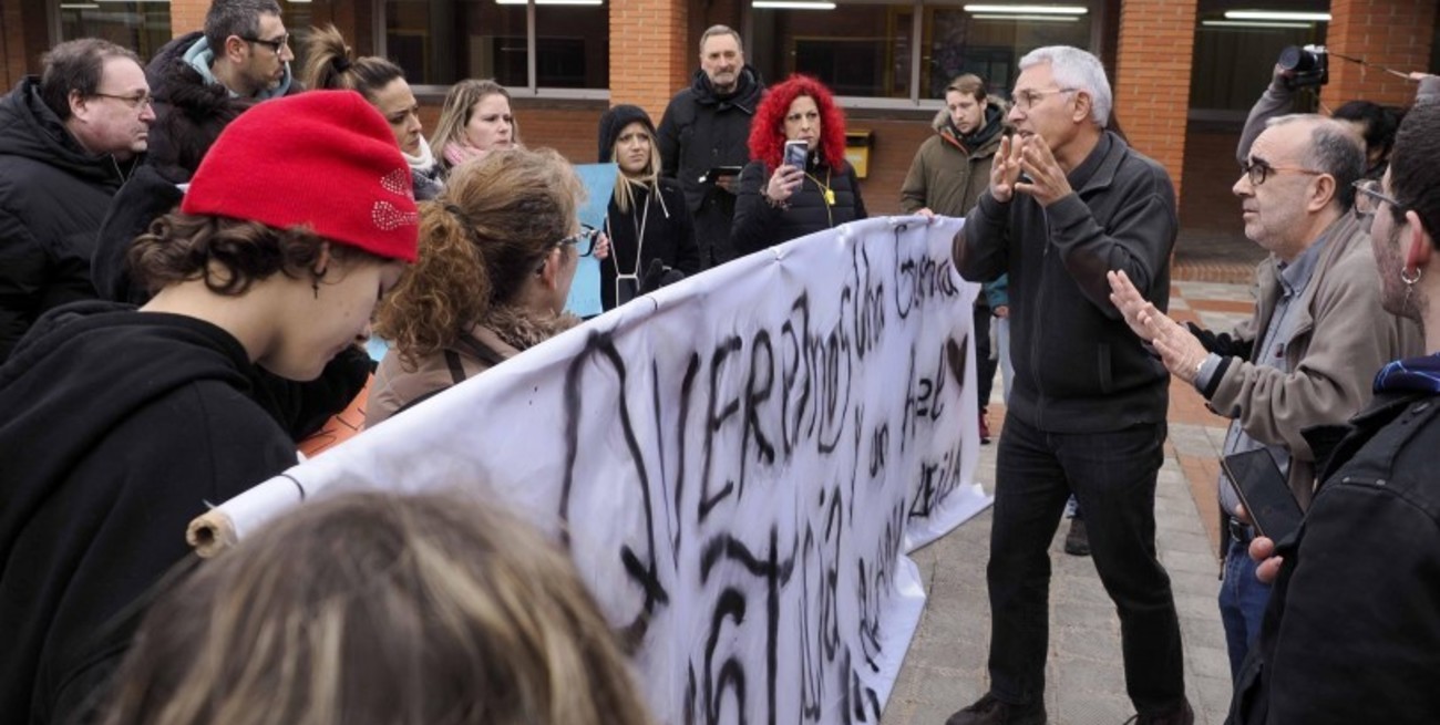 España: renunció el director del colegio de las gemelas argentinas que saltaron al vacío