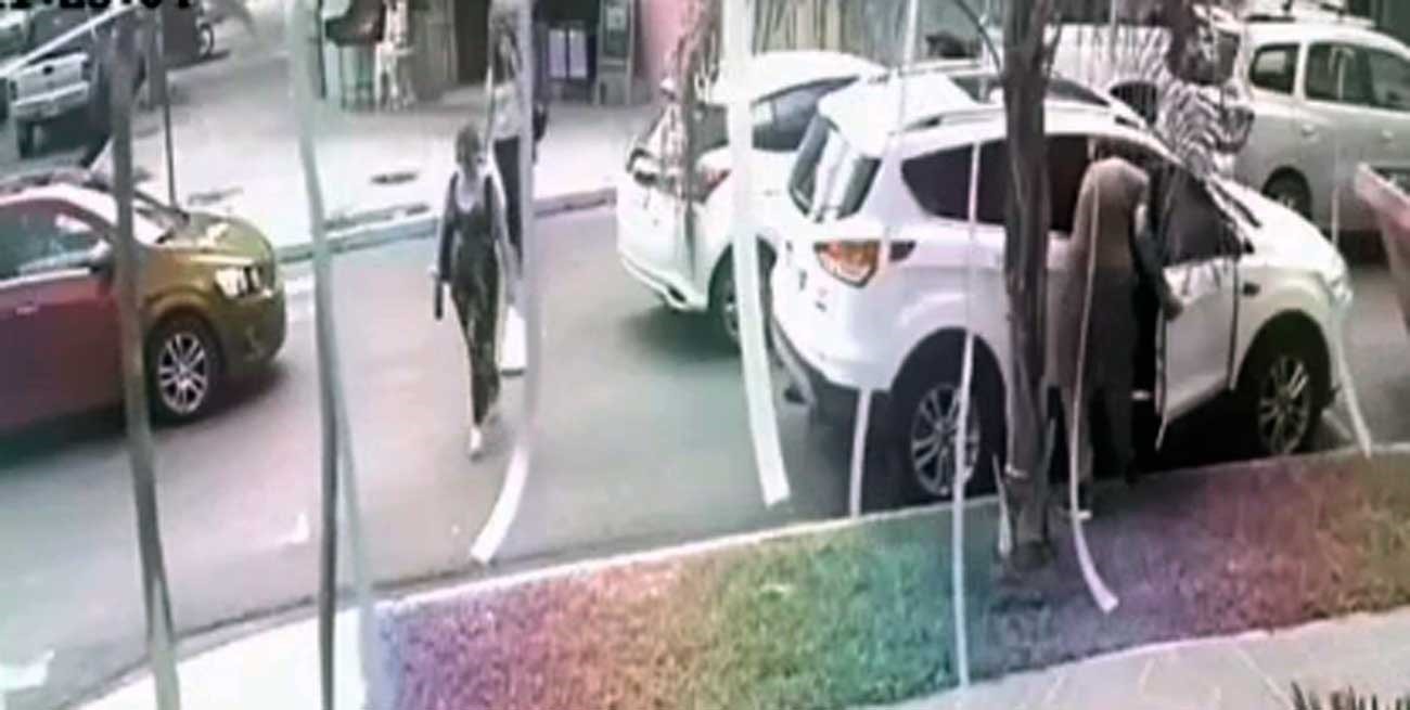 Inhibidor en mano robaron documentación en barrio Constituyentes