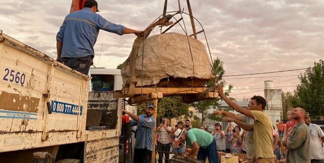 De película: todo un pueblo santafesino participó de la extracción de restos fósiles