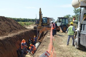 “Ahora -continuó-, se está trabajando en un plan de limpieza y desinfección en los más de 140 kilómetros de cañería y también en las cisternas que están en las 5 estaciones de rebombeo”.