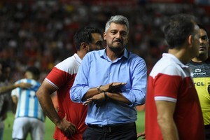 "Basta, no puede ser". Gustavo Munúa no puede creer lo que pasa. Foto: Pablo Aguirre.