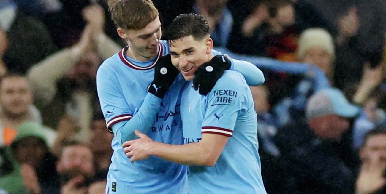 Julián Álvarez marcó dos goles en la goleada del Manchester City contra Burnleyen el FA Cup