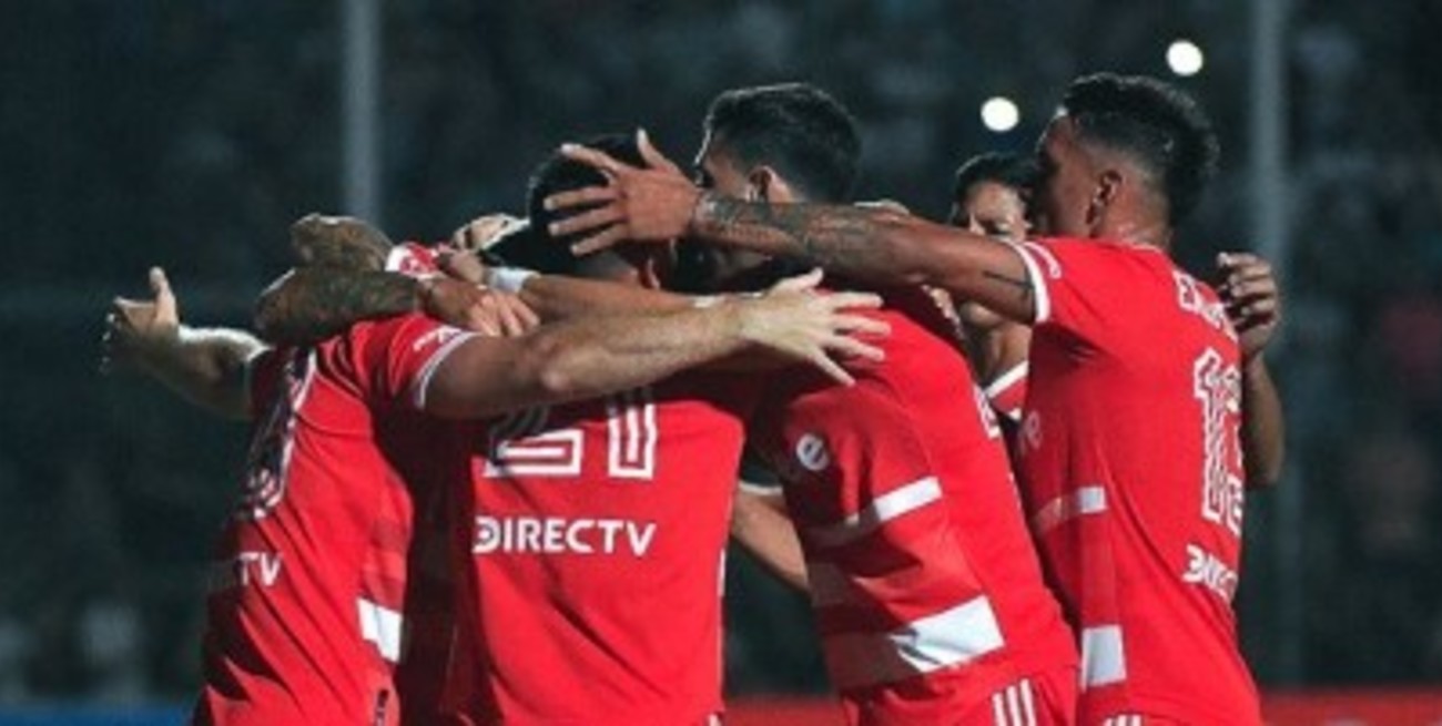 River se subió a la punta con una victoria justa y merecida ante Sarmiento