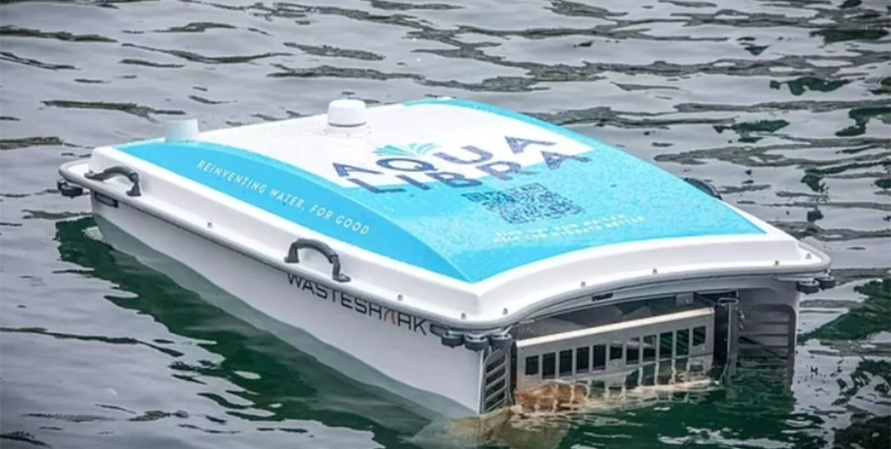 Crean un robot capaz de tragarse los desechos plásticos que hay en los ríos