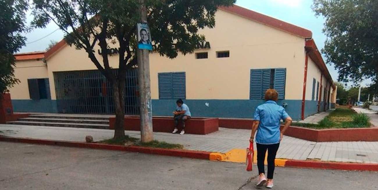  "Mamá empezando el secundario a sus 74 años", la emotiva foto que se hizo viral en Córdoba