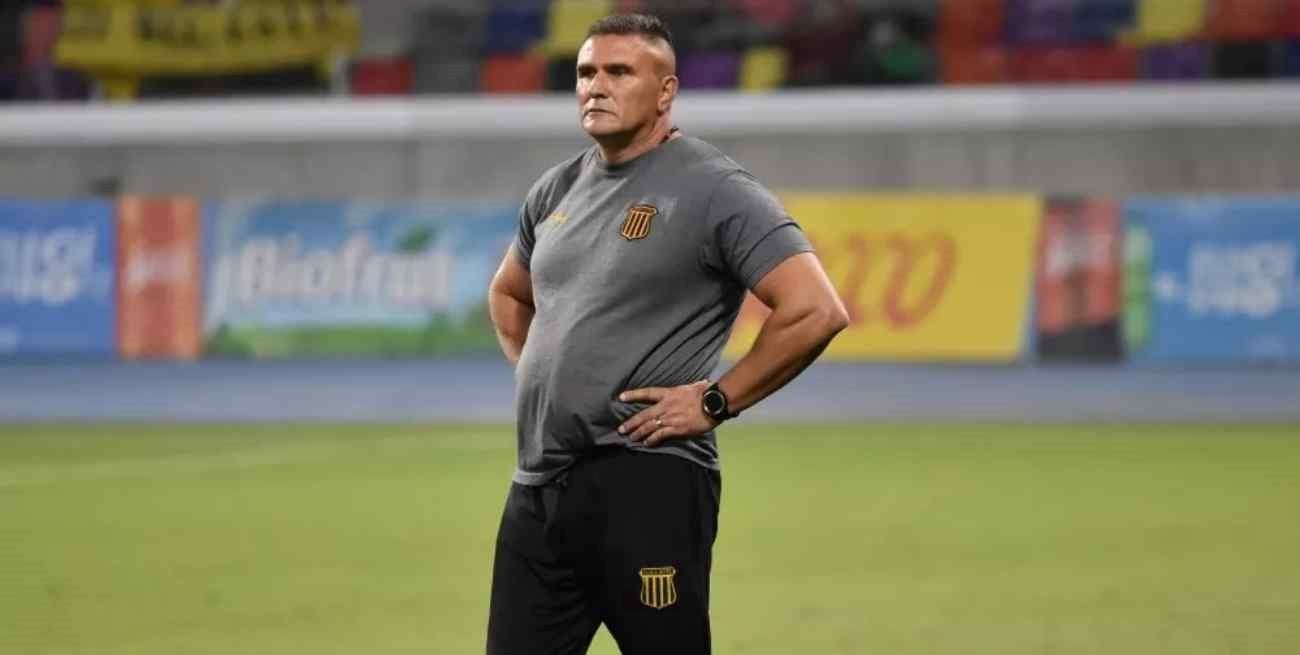 El técnico de Olimpo les prohibió a sus jugadores pedir camiseta de Boca