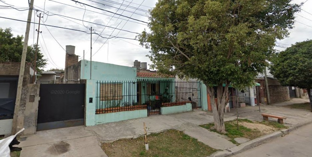 Noche de terror: despertó al escuchar ruidos y encontró a un ladrón que lo encerró en el baño