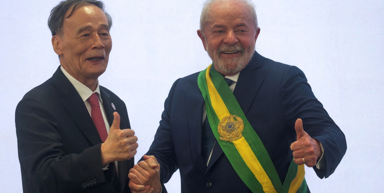 Lula da Silva postergó su viaje a China por una neumonía