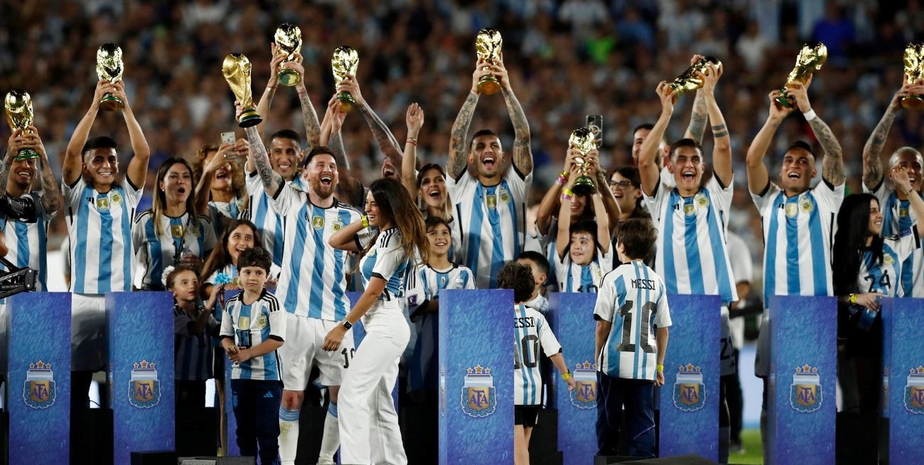 La Conmebol entregó el premio a Argentina por el título en Qatar