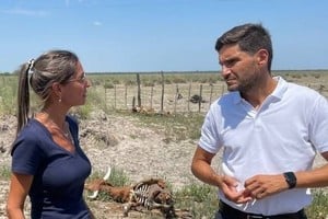 Recorrida por la grave sequía en Santa Fe, de Maximiliano Pullaro junto a Carolina Castets.
