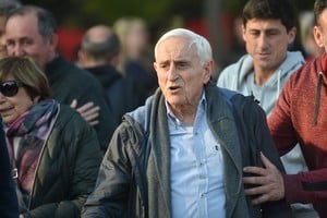 El histórico dirigente del socialismo, Juan Carlos Zabalza, en un encuentro de la Juventud Socialista realizado el año pasado en Arroyo Leyes. Foto: Mauricio Garín