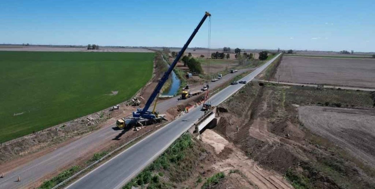 El gobierno santafesino lleva adelante una histórica inversión sobre puentes y caminos