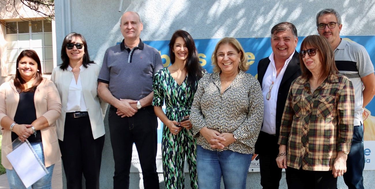 Provincia entregó una nueva ambulancia en la localidad de Carlos Pellegrini