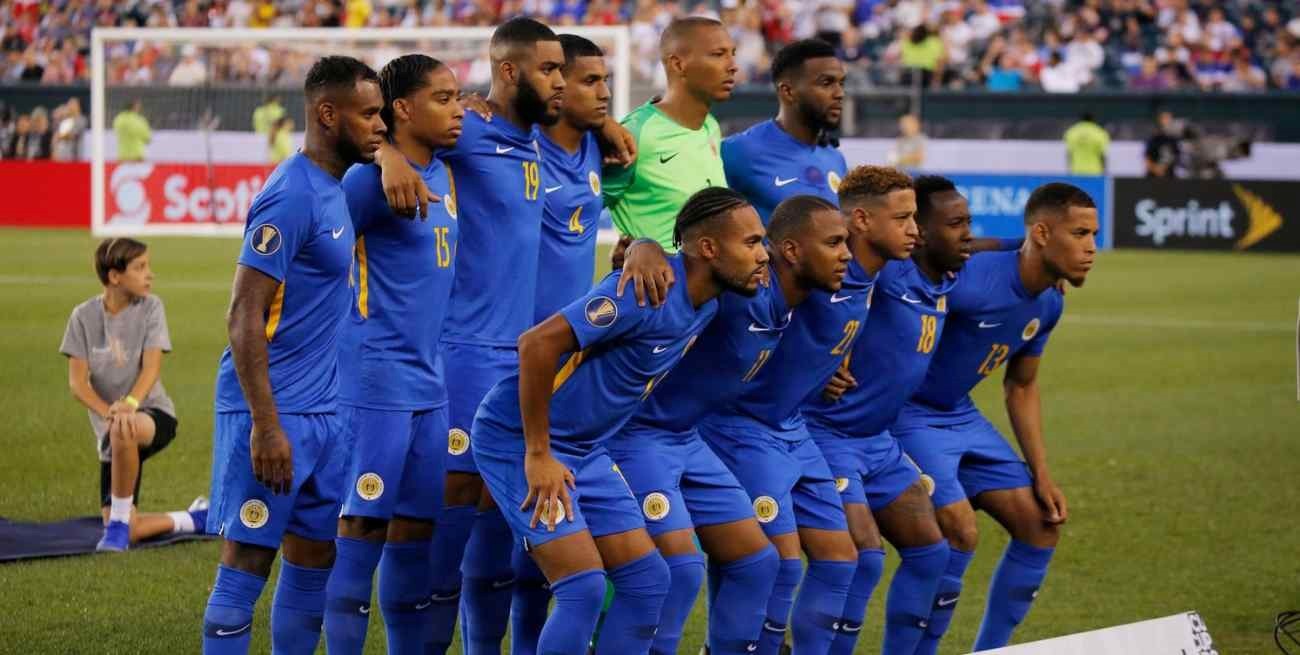 Leandro Bacuna y Cuco Martina, los referentes de Curazao que enfrentarán a la Argentina