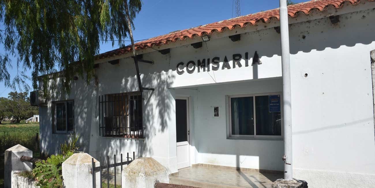 Detienen a tres jefes policiales y un civil acusados de integrar una banda delictiva