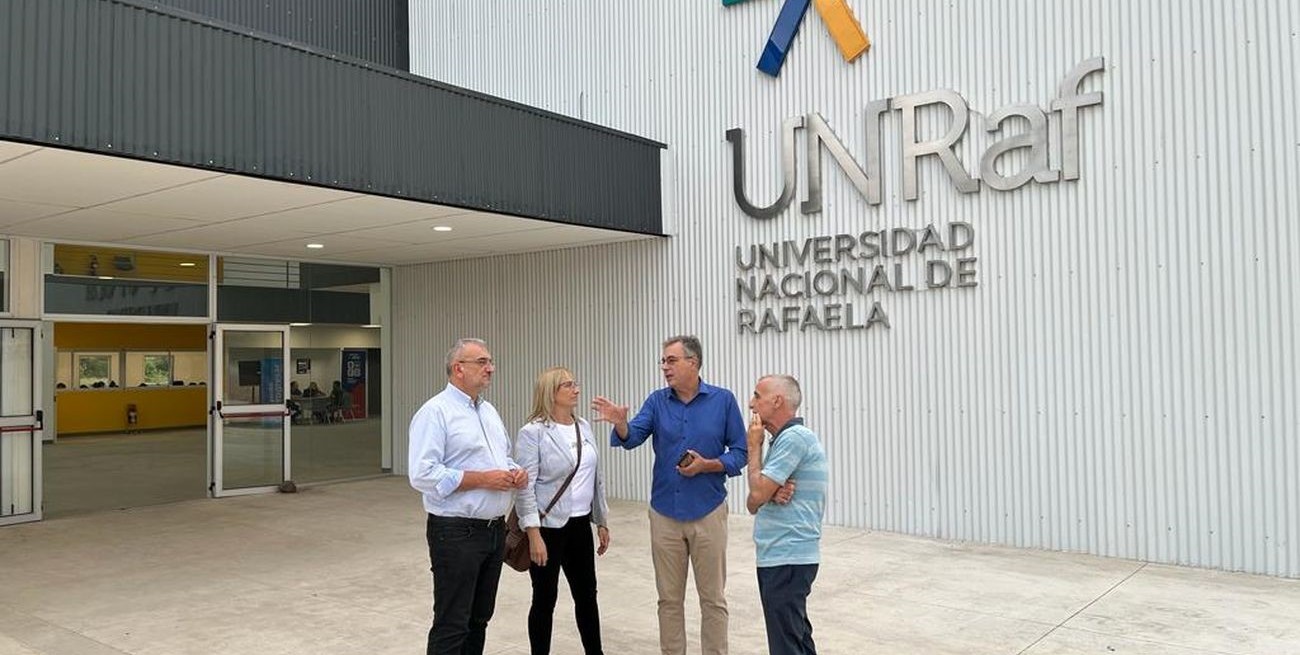 Calvo y Castellano visitaron el nuevo edificio de UNRAF