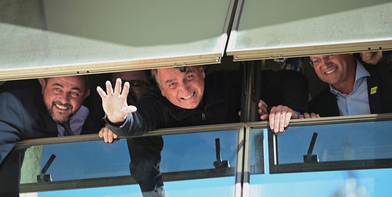 Jair Bolsonaro volvió a Brasil después de estar tres meses en Estados Unidos