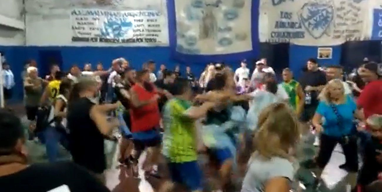 Video: batalla campal entre padres en un partido de baby fútbol en La Matanza