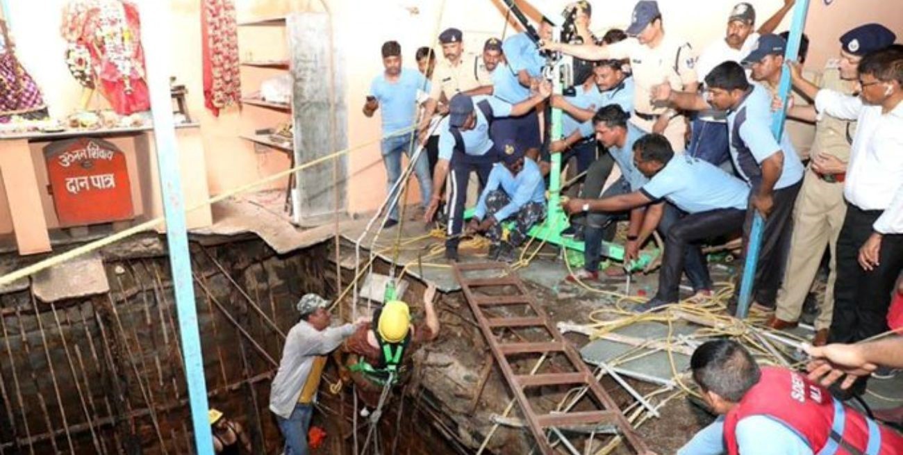 Unas 35 personas murieron luego de que colapsara el piso de un templo hindú