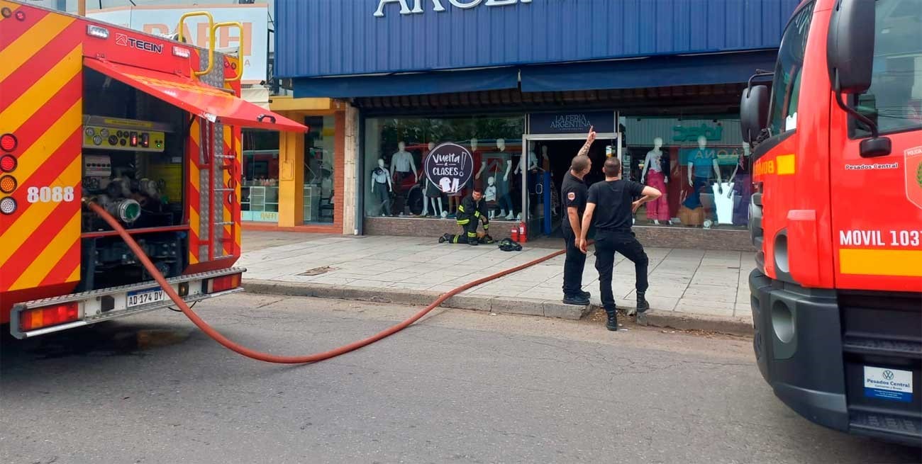 Susto en plena Av. Aristóbulo del Valle por un incendio en un depósito