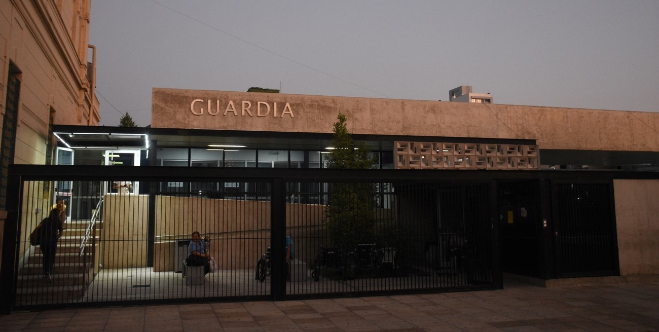 Pelea familiar: padre e hijo se apuñalan entre sí y uno quedó herido de gravedad