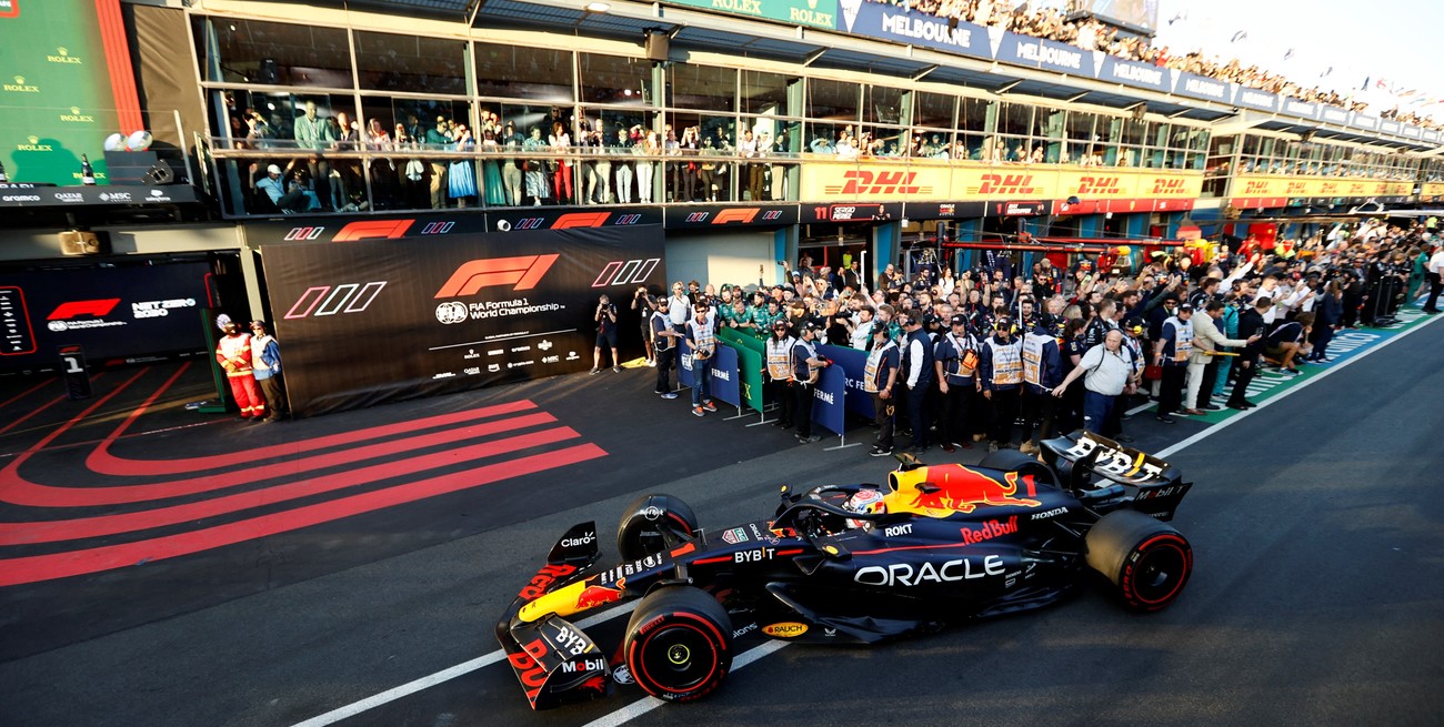 Verstappen se impuso en el GP de Australia con un final caótico