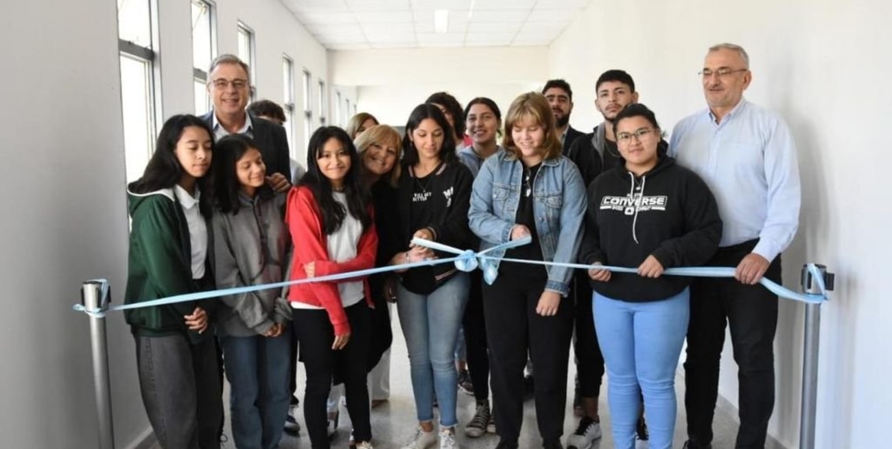 Calvo participó de la inauguración de dos aulas en Escuela Mario R. Vecchioli
