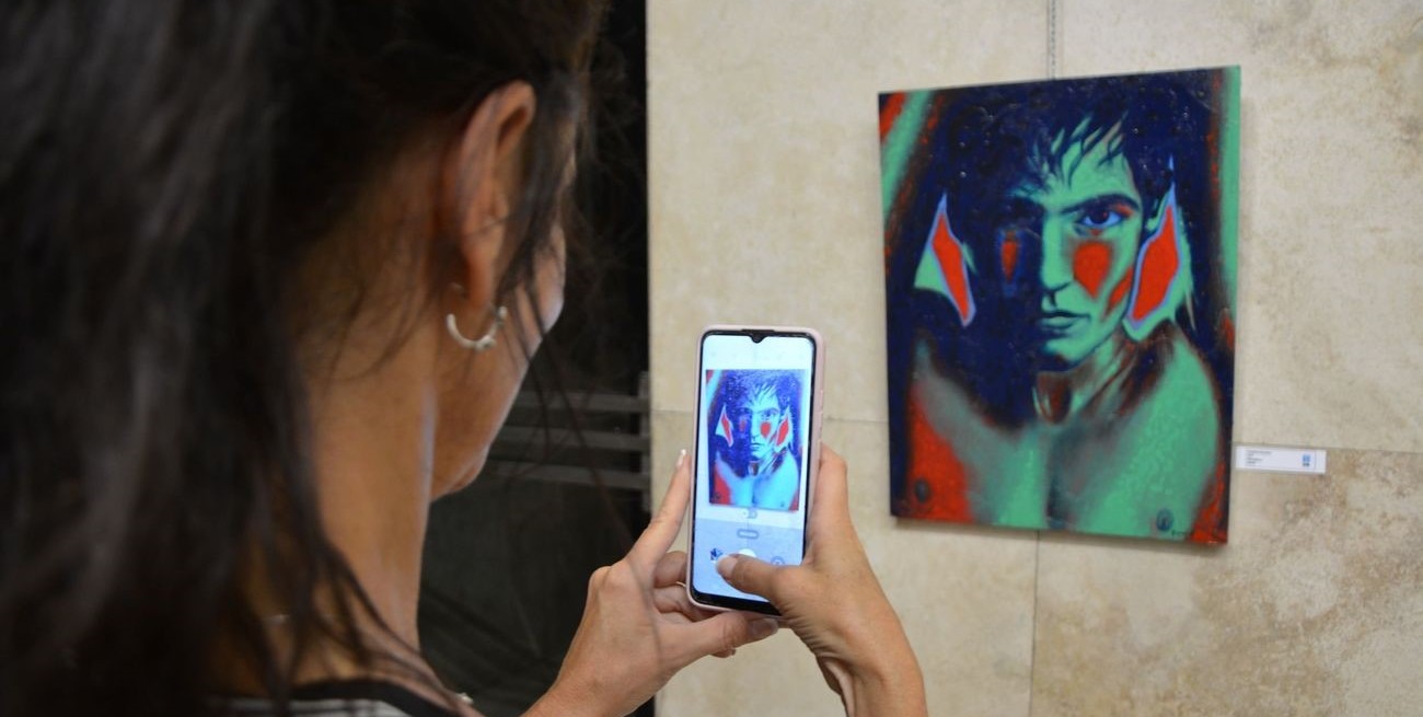 El artista santotomesino Aníbal 
Román expone la muestra "Cara/Rota"
