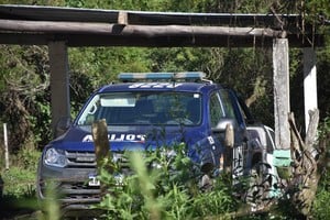 Utilizaban móviles policiales y uniformes para montar los operativos falsos.