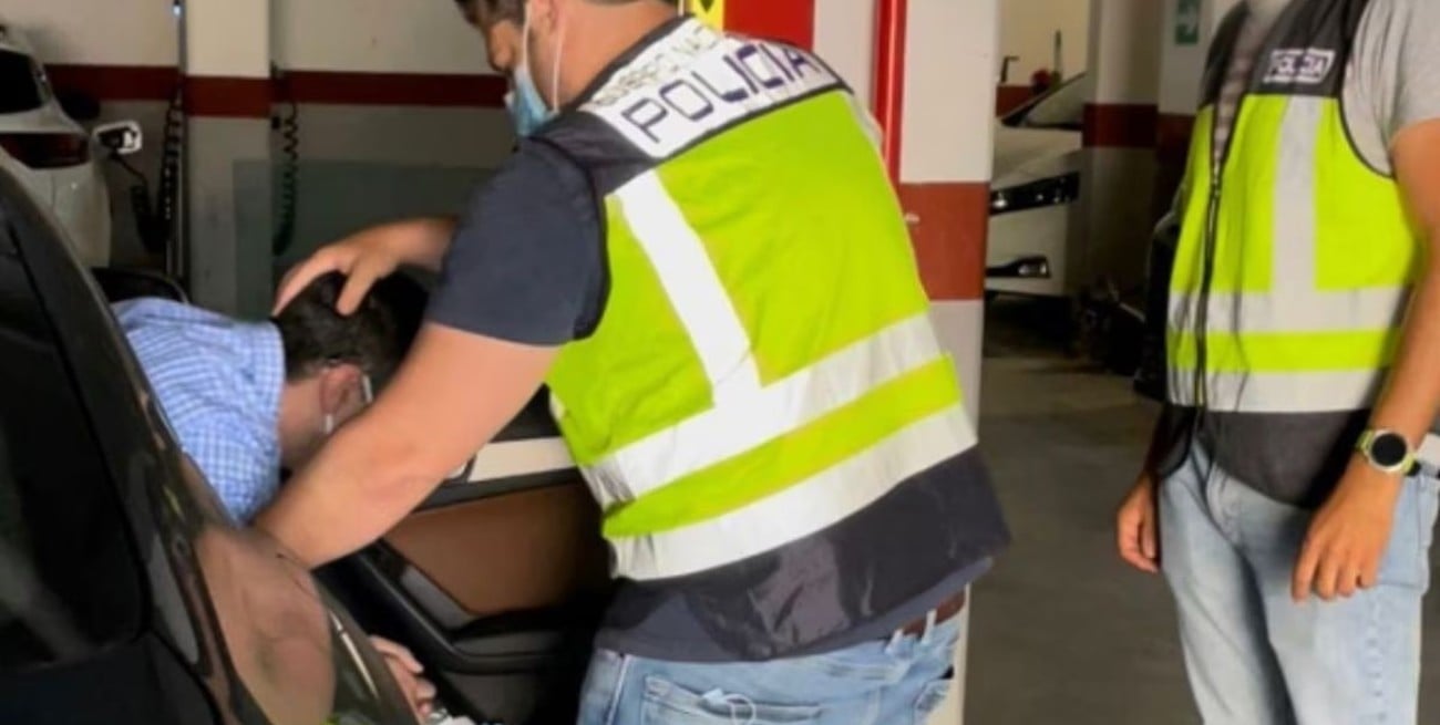 Cayó en España un mega estafador: tenía más de 500 DNI y 313 cuentas bancarias