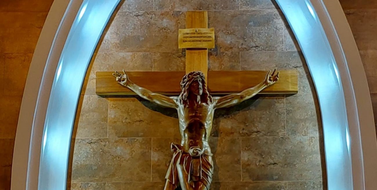 Se celebró la "Misa Crismal" del miércoles santo y una nueva imagen de Cristo luce en el altar