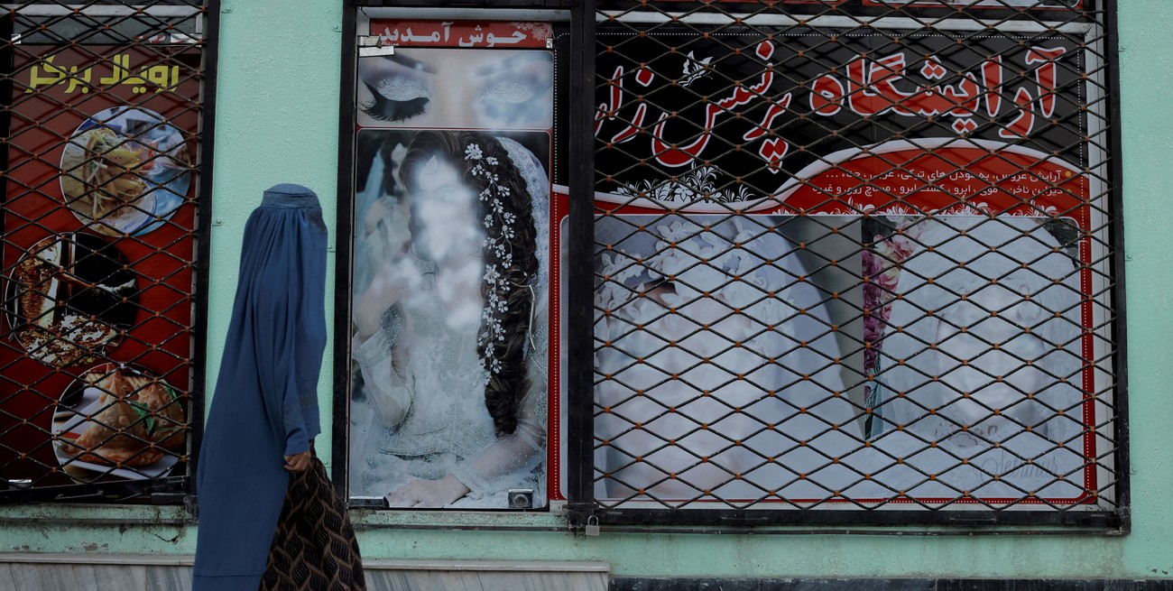 Irán instala cámaras en lugares públicos para sancionar a mujeres que no usen velo