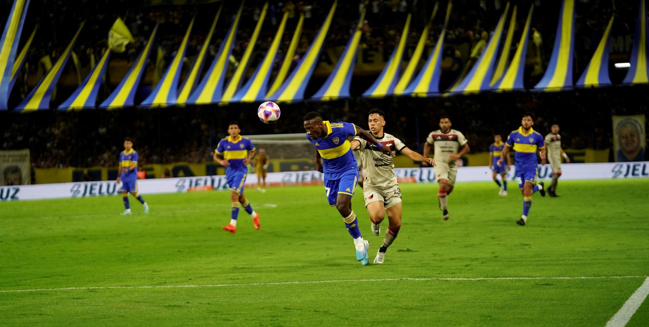 Colón le ganó a Boca en La Bombonera y salió del último puesto