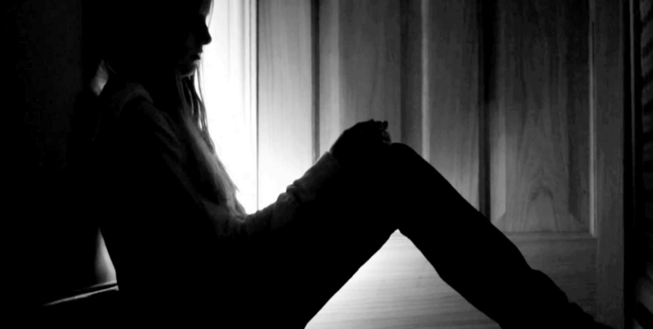 Idas y vueltas de beneficios para un hombre que abusó de su propia hija