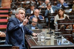 El jefe de Gabinete, Agustín Rossi, fue el funcionario responsable de responder la inquietud de los diputados