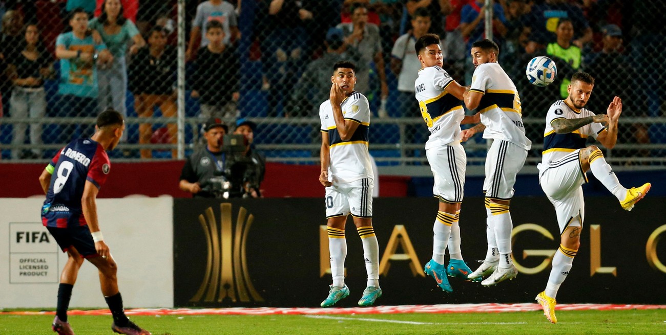 Almirón pateó el tablero en Boca y sacó a Benedetto, Villa y "Pol" Fernández