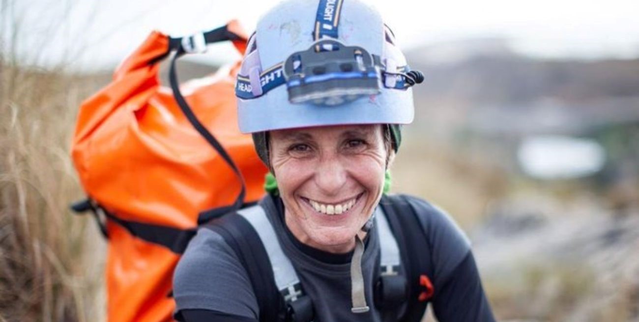 Deportista española sobrevive 500 días en cueva aislada del mundo exterior