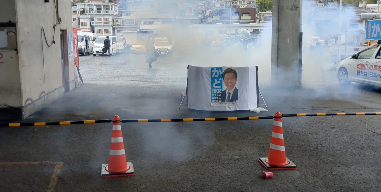 El primer ministro de Japón fue evacuado tras una explosión 