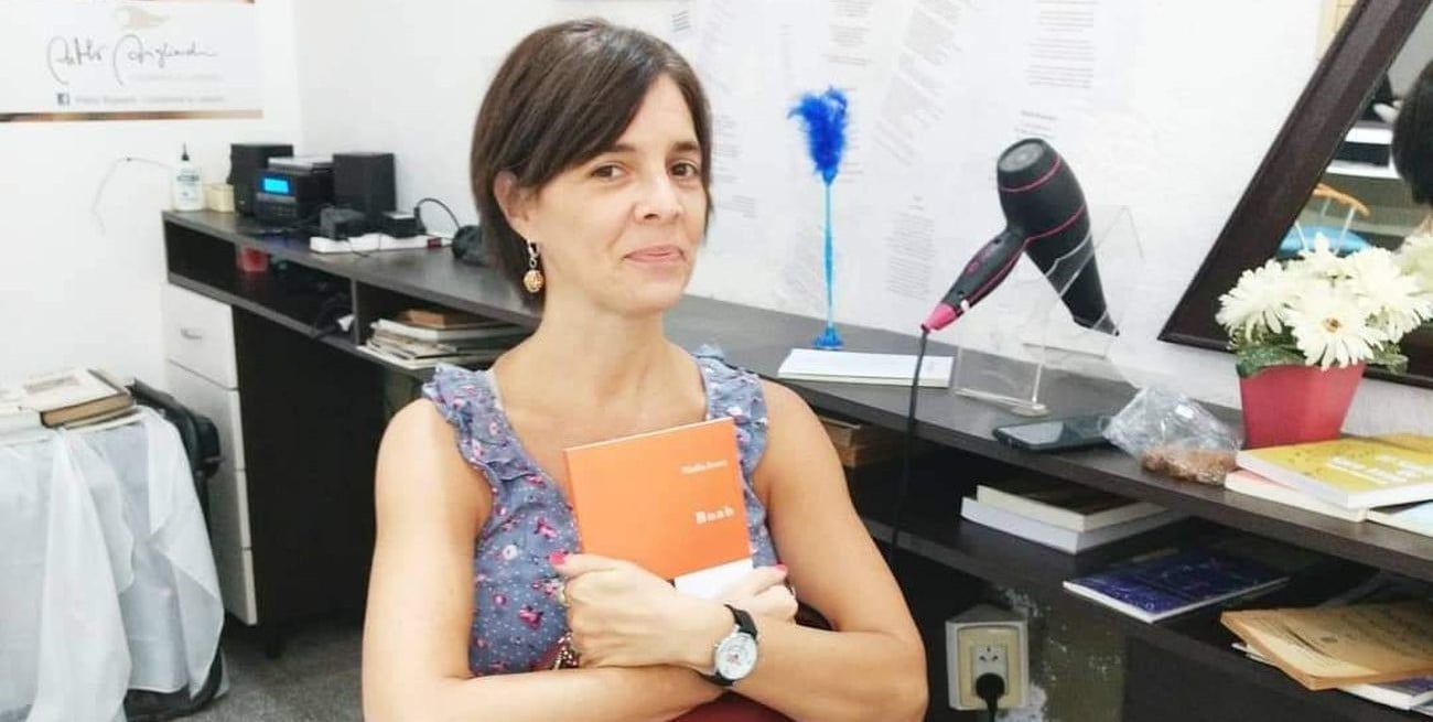 El encanto de los rulos en un árbol africano