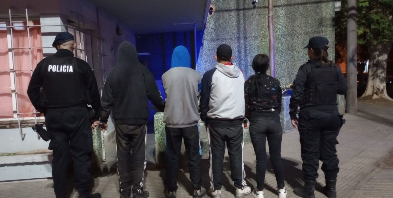 Robaron en dos comercios, fueron filmados y terminaron detenidos