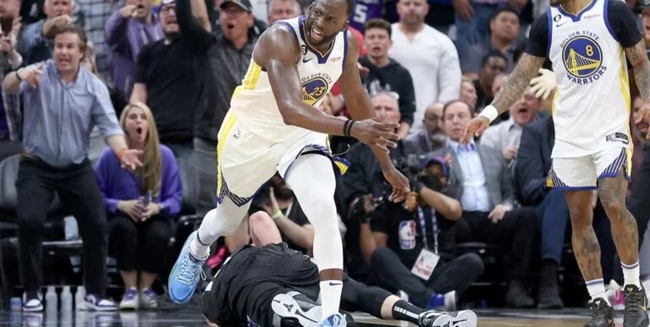 Video: Draymond Green pisó en el suelo a Sabonis y podría ser sancionado por la NBA