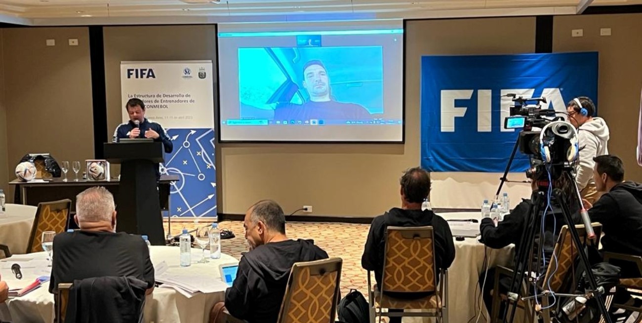 Lionel Scaloni engalanó el curso para formadores y DT de FIFA / Conmebol