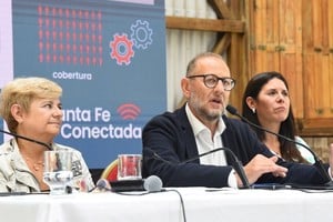 “Participamos del encuentro con el ministro de Gestión Pública de la provincia, Marcos Corach, para sellar la adhesión a este importante programa. San Carlos Norte fue una de las localidades que asistió y firmó el convenio para la colaboración, asistencia y adhesión, con el objetivo de ampliar y modernizar la infraestructura del sistema de conectividad de la provincia y brindar un servicio de internet de calidad”, manifestó Cavallero.