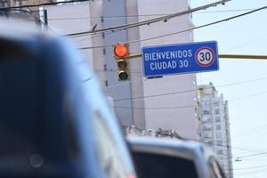 Conductores denunciaron multas de tránsito por posibles errores de medición.