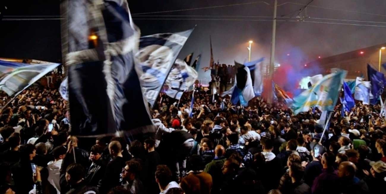 Espectacular caravana para recibir a Napoli que acaricia el título