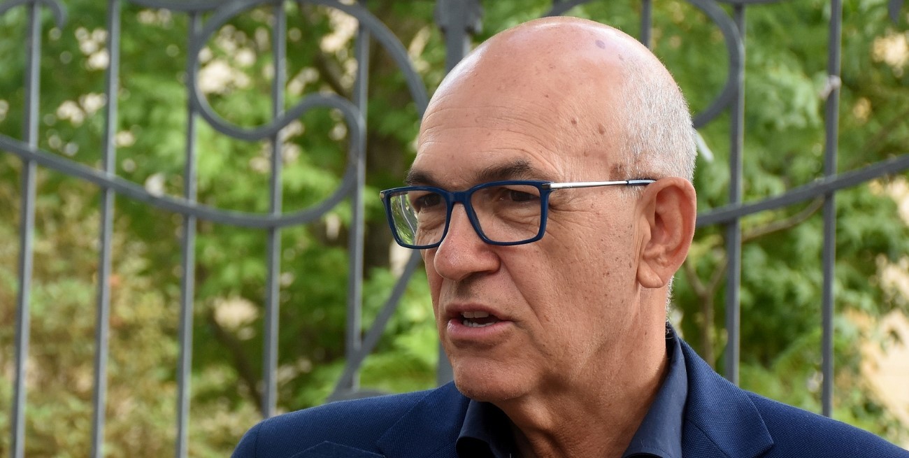 El ministro Debloc indicó que se enteró por la prensa del reclamo de la Escuela Industrial de Avellaneda