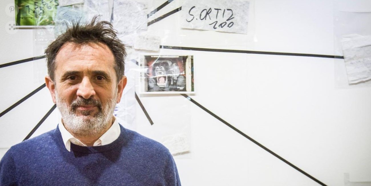 El artista que transforma direcciones tiradas en la calle en un gran mapa antiturístico
