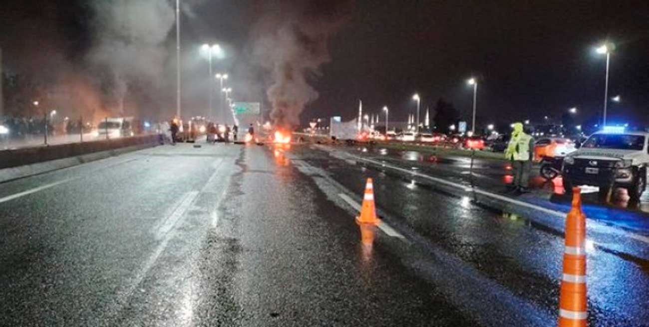 Caos en el tránsito de Buenos Aires por una protesta en la autopista Ricchieri