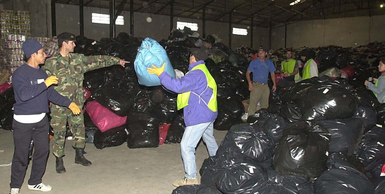 Cuando los militares y sus botes coparon las calles para salvar a los santafesinos