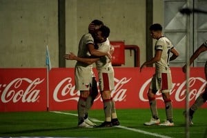 Colón y un sólido triunfo en San Nicolás. Crédito: Agustin Guzmán